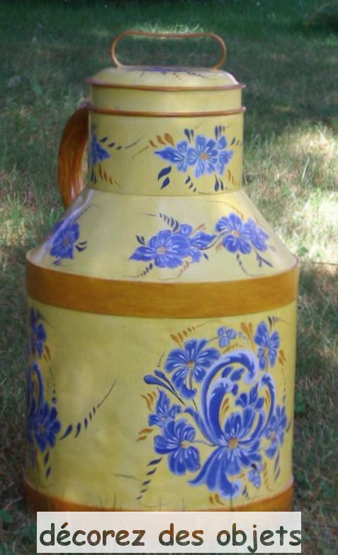 Décoration sur pot au lait